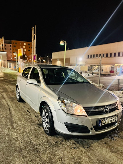 Opel Astra 2 of 4