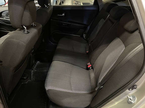 Kia Ceed 8 of 13