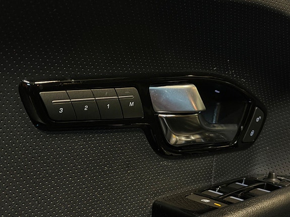 Land Rover Range Rover Evoque 18 of 26
