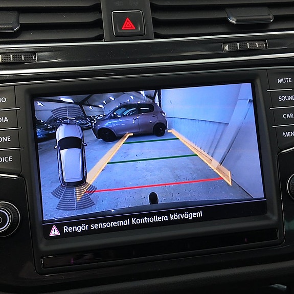Volkswagen Tiguan 8 of 15
