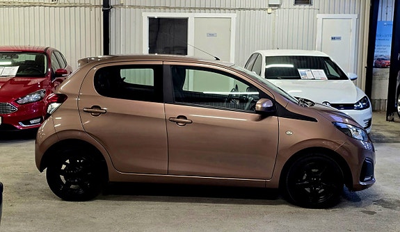 Peugeot 108 2 of 5