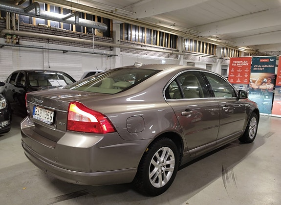 Volvo S80 4 of 17