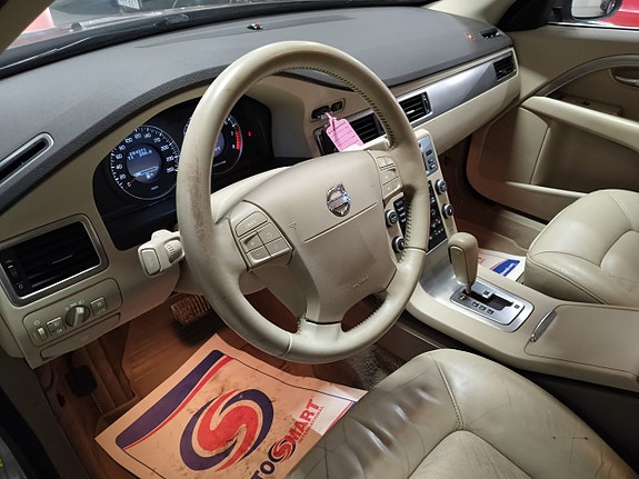 Volvo S80 7 of 17