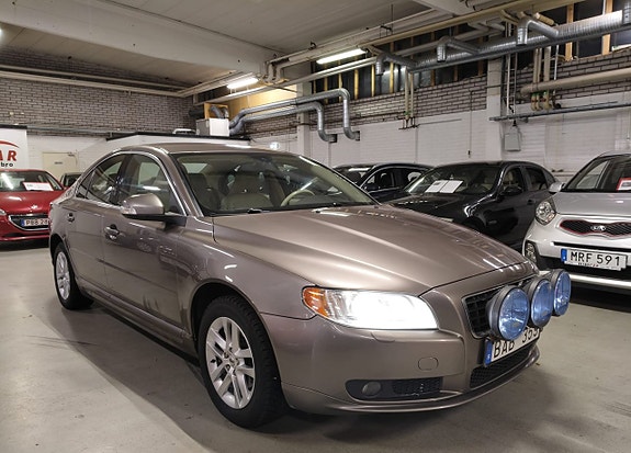 Volvo S80 2 of 17