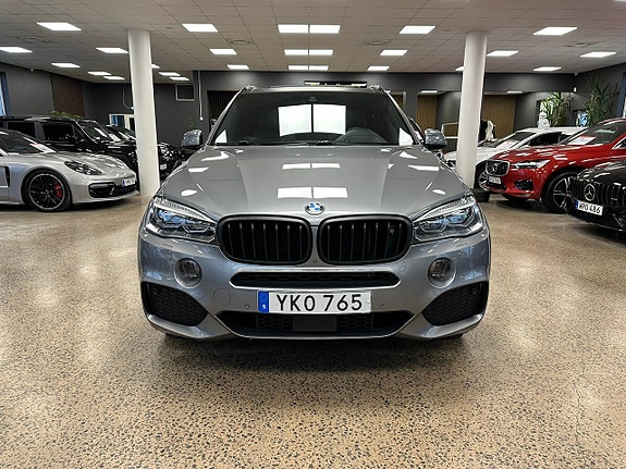 BMW X5 2 of 5