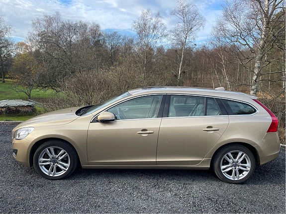 Volvo V60 3 of 5