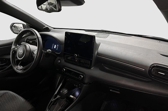 Toyota Yaris 8 of 13