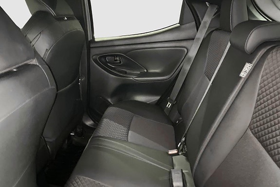 Toyota Yaris 9 of 13