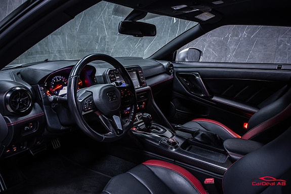 Nissan GT-R 11 of 27