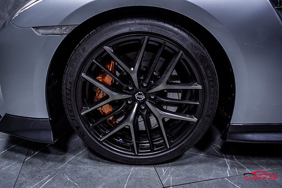 Nissan GT-R 19 of 27