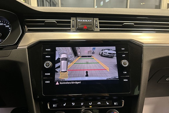 Volkswagen Passat Alltrack 14 of 25