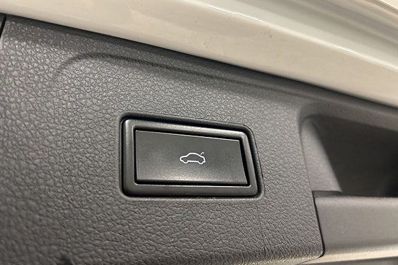 Volkswagen Passat Alltrack 12 of 25
