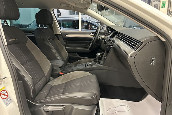 Volkswagen Passat Alltrack 9 of 25