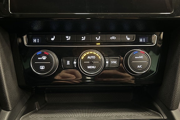 Volkswagen Passat Alltrack 21 of 25
