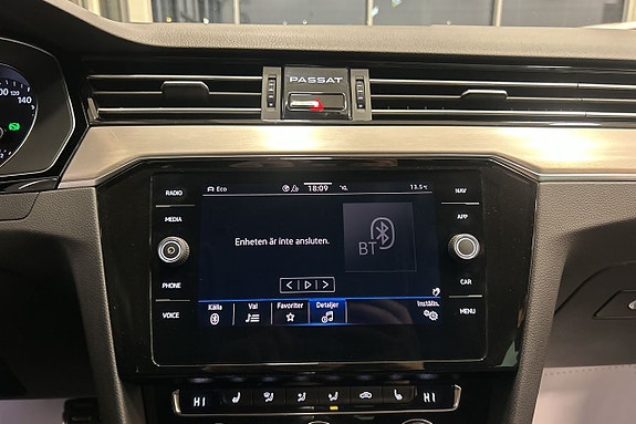 Volkswagen Passat Alltrack 16 of 25