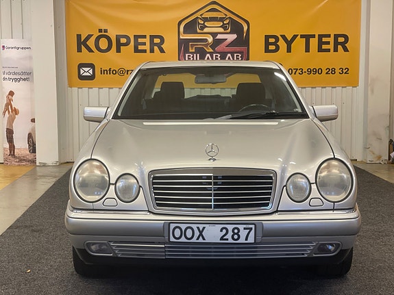 Mercedes-Benz E240