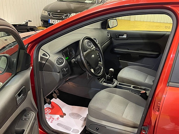 Ford Focus 7 of 12