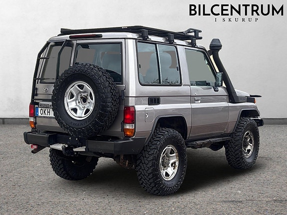 Toyota Land Cruiser 2 of 5