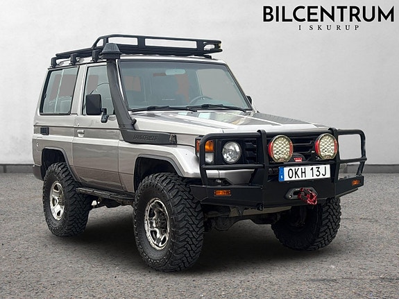 Toyota Land Cruiser 3 of 5