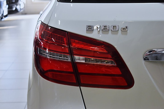Mercedes-Benz B180 d 26 of 27