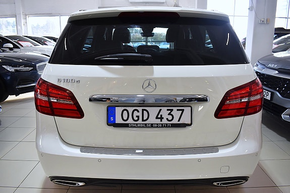 Mercedes-Benz B180 d 4 of 5