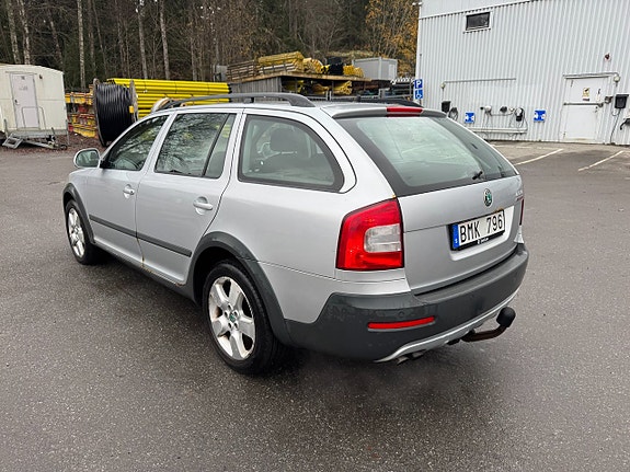 Skoda Octavia Scout 3 of 5