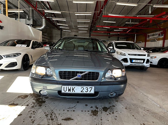Volvo S60 2 of 5