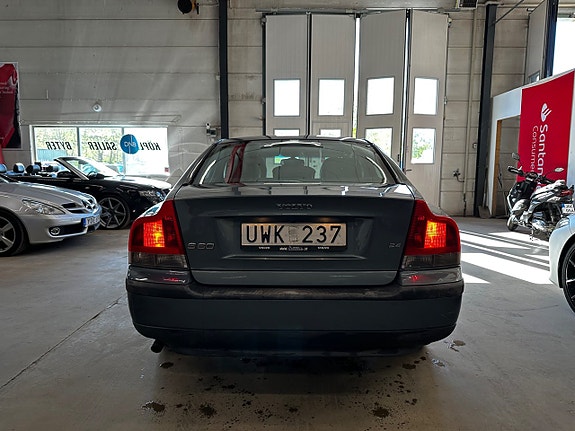 Volvo S60 4 of 5