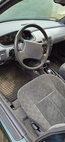 Chrysler Neon 3 of 8