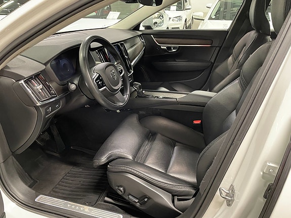 Volvo V90 Cross Country 4 of 5