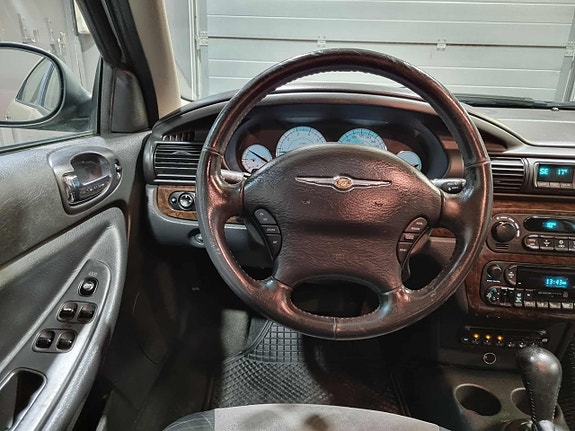 Chrysler Sebring 10 of 17