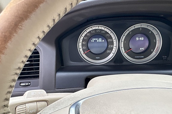 Volvo XC60 11 of 20
