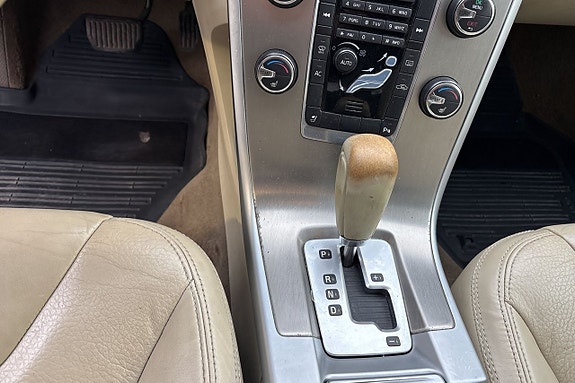 Volvo XC60 13 of 20