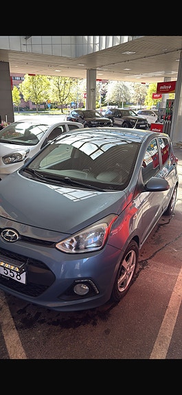 Hyundai i10 2 of 16
