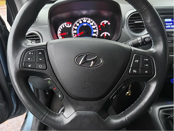 Hyundai i10 7 of 16