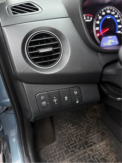 Hyundai i10 9 of 16