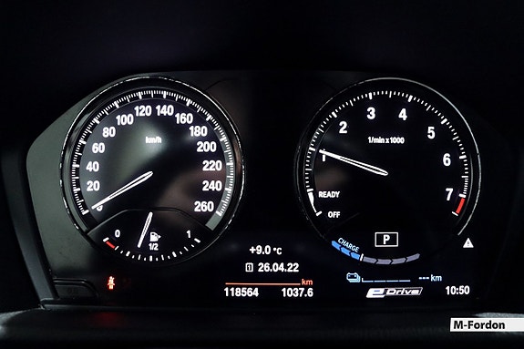 BMW 225xe 16 of 19