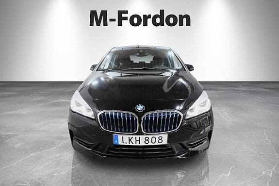 BMW 225xe 2 of 19