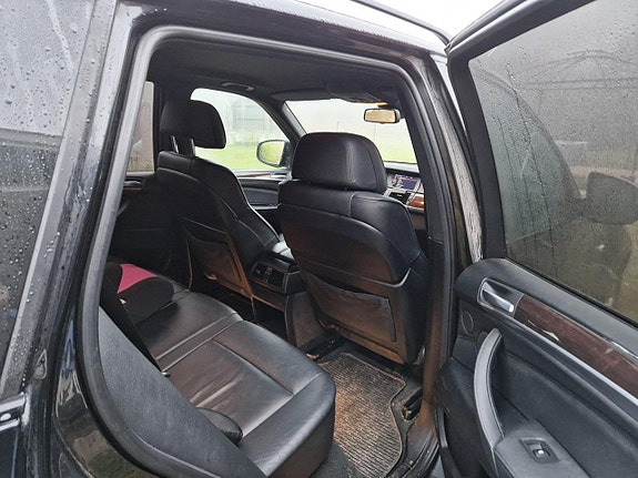 BMW X5 2 of 11