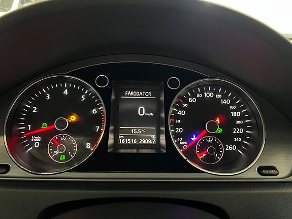 Volkswagen Passat 18 of 24