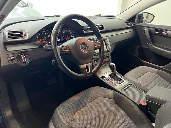 Volkswagen Passat 13 of 24