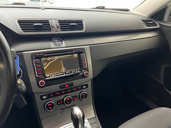 Volkswagen Passat 14 of 24
