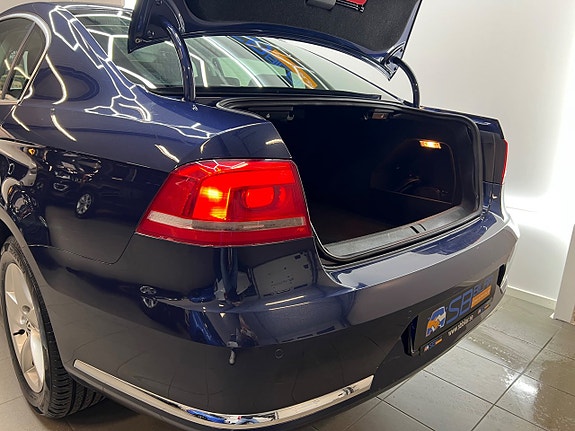 Volkswagen Passat 11 of 24