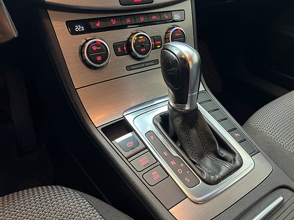 Volkswagen Passat 17 of 24
