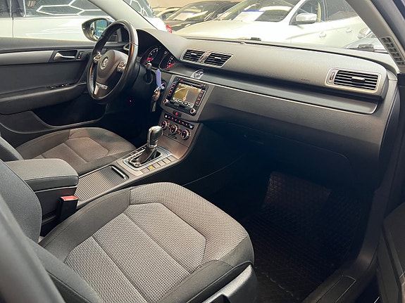 Volkswagen Passat 21 of 24