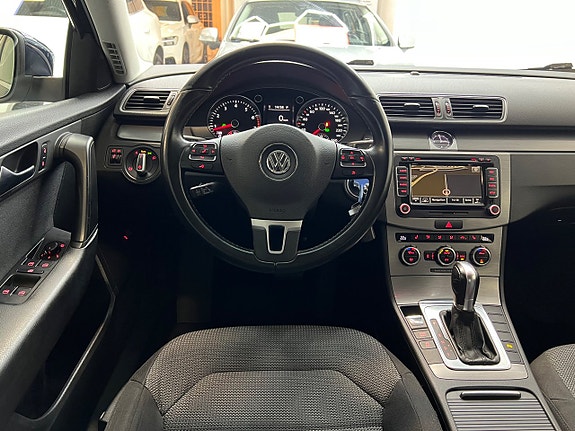 Volkswagen Passat 12 of 24