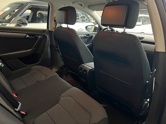 Volkswagen Passat 23 of 24
