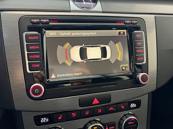 Volkswagen Passat 16 of 24