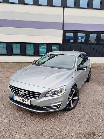 Volvo V60 2 of 5