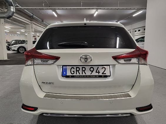 Toyota Auris 6 of 14